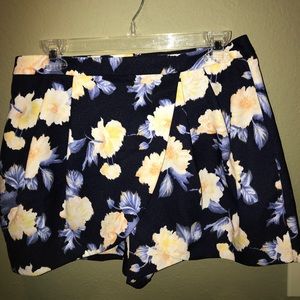 Floral shorts/skirt